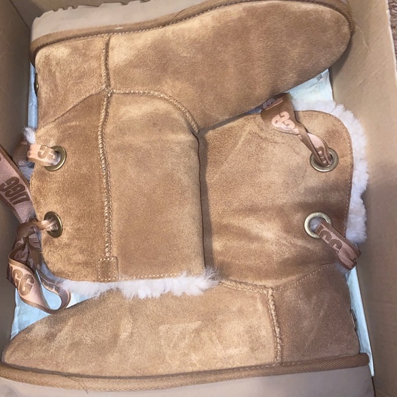 UGG - Picture 2 of 4